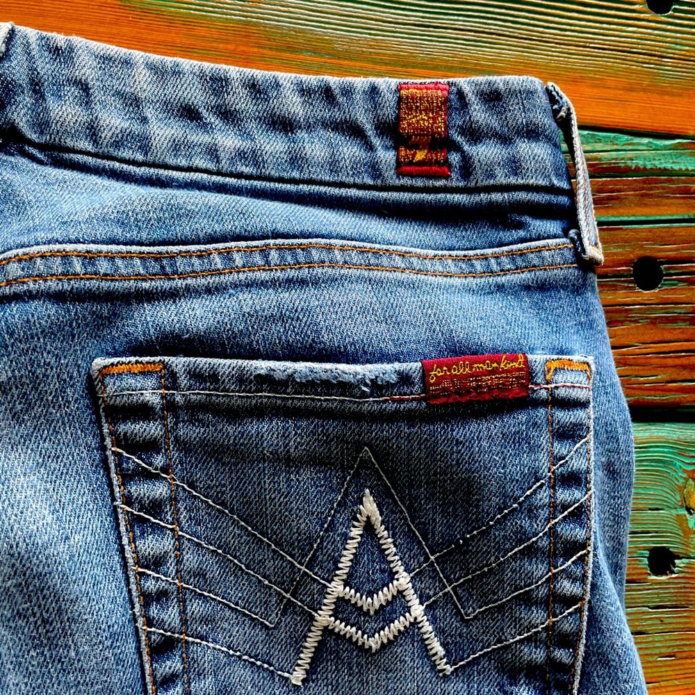 7 for all mankind jeans. A pocket . Size 27 . 29 inch inseam . 14 inch waist .